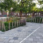 Groen schoolplein: fietsparcours met groen bij basisschool de Klimboom.