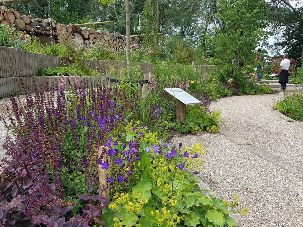 Detail Wilde Weelde stad op de floriade, achtergrond met insectenmuur.